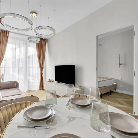 Chmielna Luxury Palace View By Bookinghost *